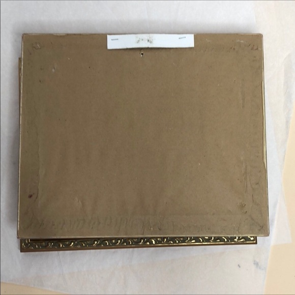 Floral framed art outside seaside cottage - Picture 6 of 6